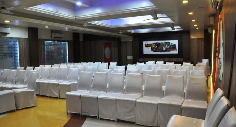 Hotel Center Plaza, Akola 3